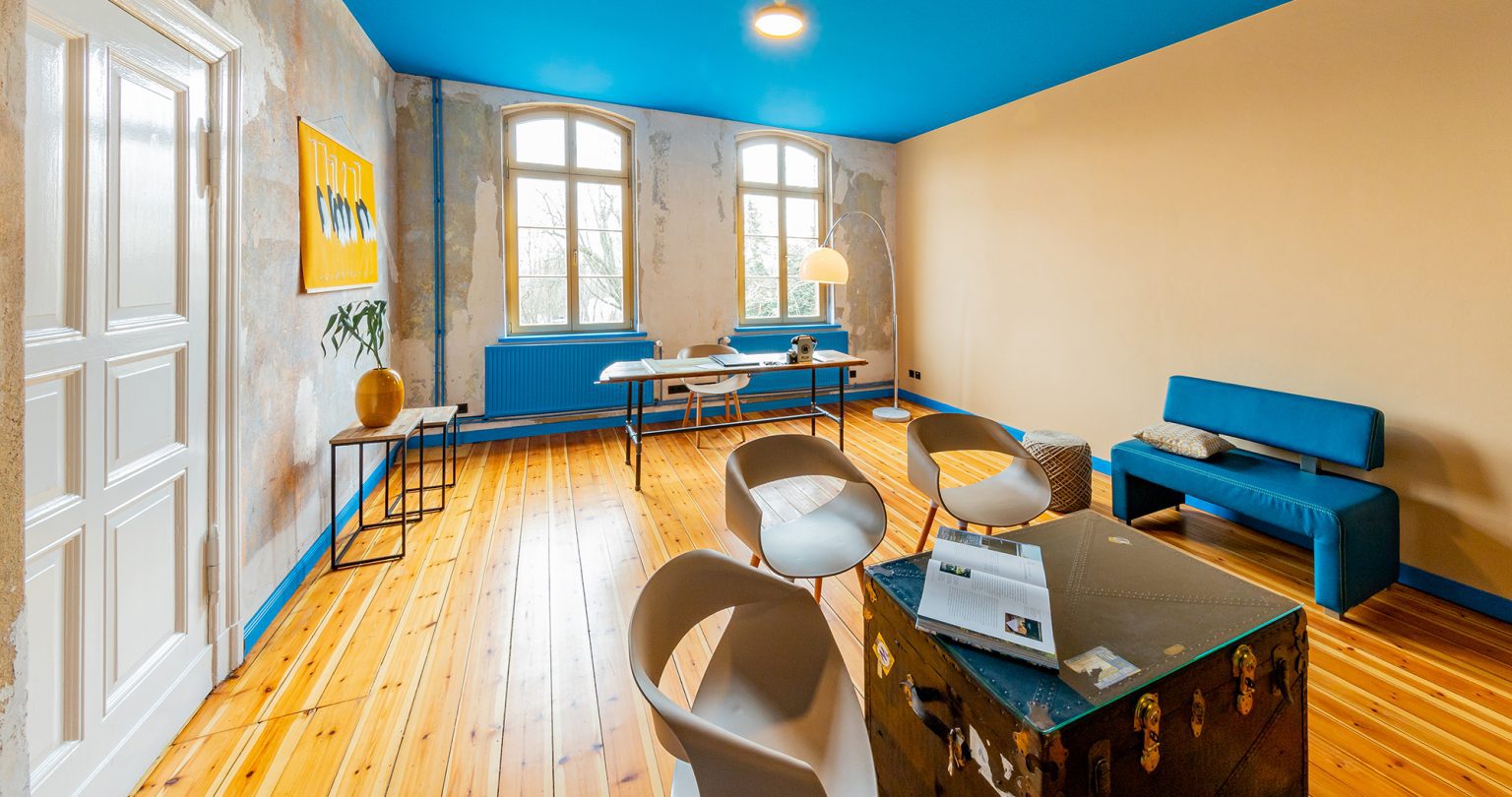 Besprechungsraum Blauer Salon im Büro der WEGEHAUPT Gruppe