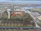 Luftbild aus Sueden - Provisionsfreier Denkmal Bunker mit Südausrichtung Erschlossen & Ideal für visionäre Gewerbeprojekte