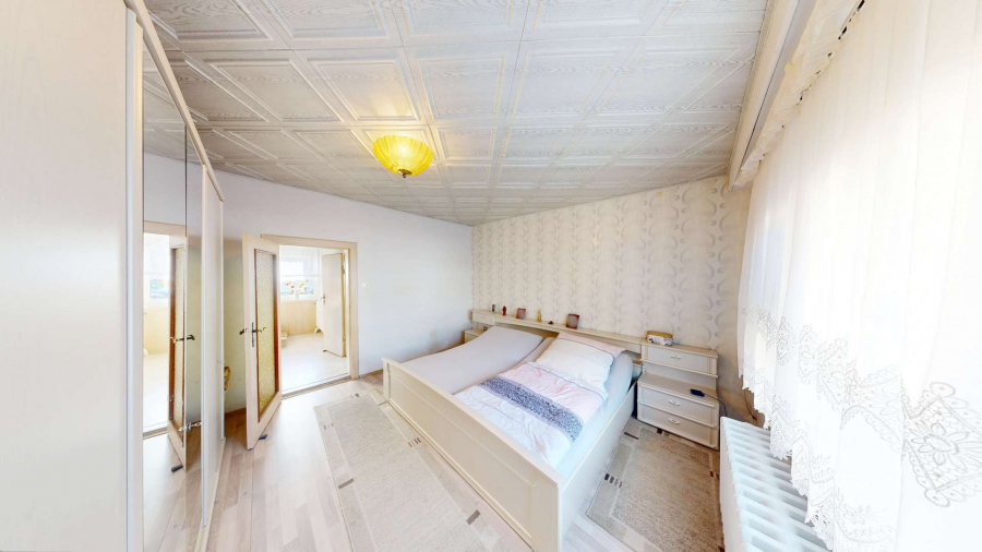 Schlafzimmer 1
