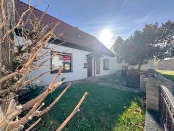 Behagliches Einfamilienhaus mit Balkon, Kamin & Nebengebäude – perfekt für ruhiges, zentrales Wohnen, 39240 Groß Rosenburg, Einfamilienhaus