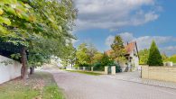 Straßenansicht - Ungestörtes Leben auf idyllischem Grundstück mit Teichen & traumhaftem Einfamilienhaus bei Staßfurt