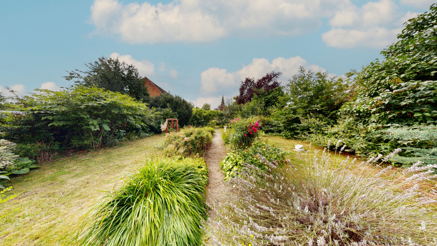 Nördliche Gartenansicht Bild 1