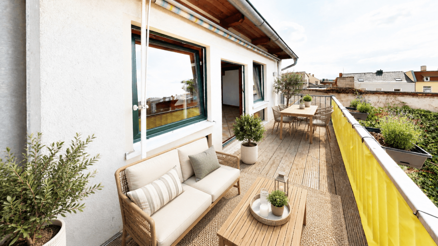 Balkon_eingerichtet durch KI
