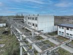 Intel-Nähe: Erschlossenes 9954m² Business-Potenzial in Schönebeck *PROVISIONSFREI - Ansicht aus Suedosten auf Gebaeude