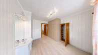 Weiteres Zimmer im OG (ehemaliges Bad – Anschlüsse erhalten)