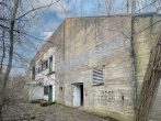 Suedost-Ansicht_Hochbunker-1 - Provisonsfrei Investitionsstarker Gewerbestandort mit Hallen, Funktionsbauten und 2 Bunker