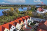 Suedwest Luftbild - Wohnen am Wasser: Stilvolles Reihenhaus mit Elbblick, großer Terrasse und Familienkomfort