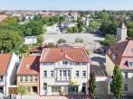 Vielseitiges Mehrfamilienhaus mit Gewerbe, Innenhof und Garage im Herzen von Staßfurt - Luftbild_Strassenansicht