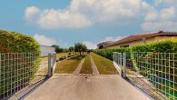 Nordwest Grundstueckseinfahrt - Natur, Ruhe und Stadtnähe vereint: Bungalow mit 2.140 m² Grundstück in bester Lage von Schönebeck