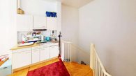 Buerokueche und Treppe in den Keller - Flexible Gewerbe-/Wohneinheit mit Schaufenster & Stellplätzen – ruhig & citynah bei Berlin