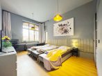 Schlafzimmer 1 mit Familienbett - Design trifft Natur – Ferienwohnung am Kanal für bis zu 8 Personen (115m2) in Schönebeck