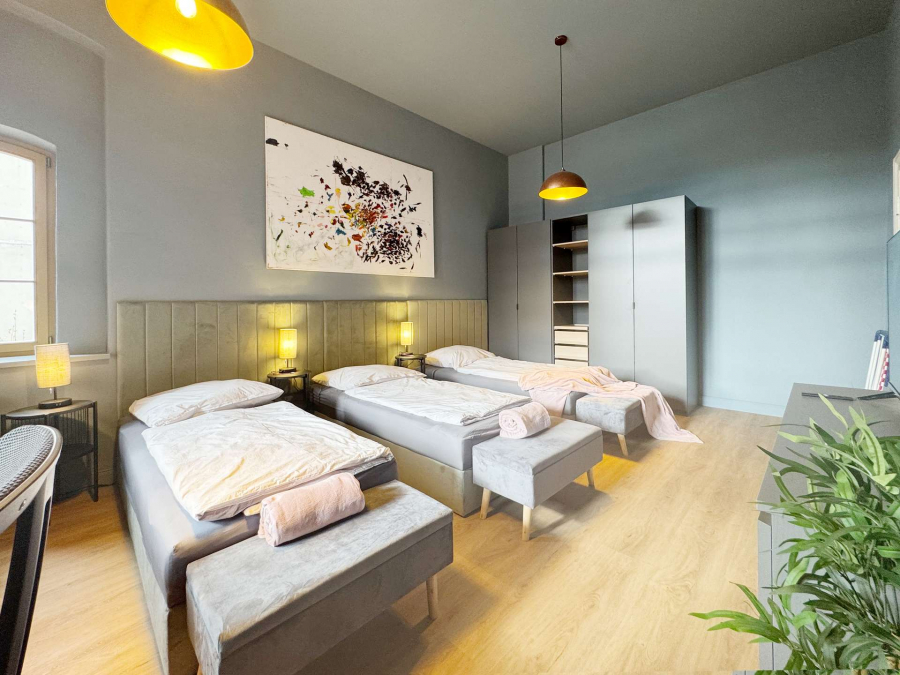 Schlafzimmer1_Blick vom Schreibtisch
