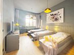 Schlafzimmer 1 mit 3 Einzelbetten - Design trifft Natur – Ferienwohnung am Kanal für bis zu 8 Personen (115m2) in Schönebeck