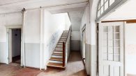 Treppenaufgang-vom-EG-zum-OG - Sanierungsbedürftige Juwel – Denkmalschutz Villa bei Magdeburg über 348m² Wohntraum PROVISIONSFREI