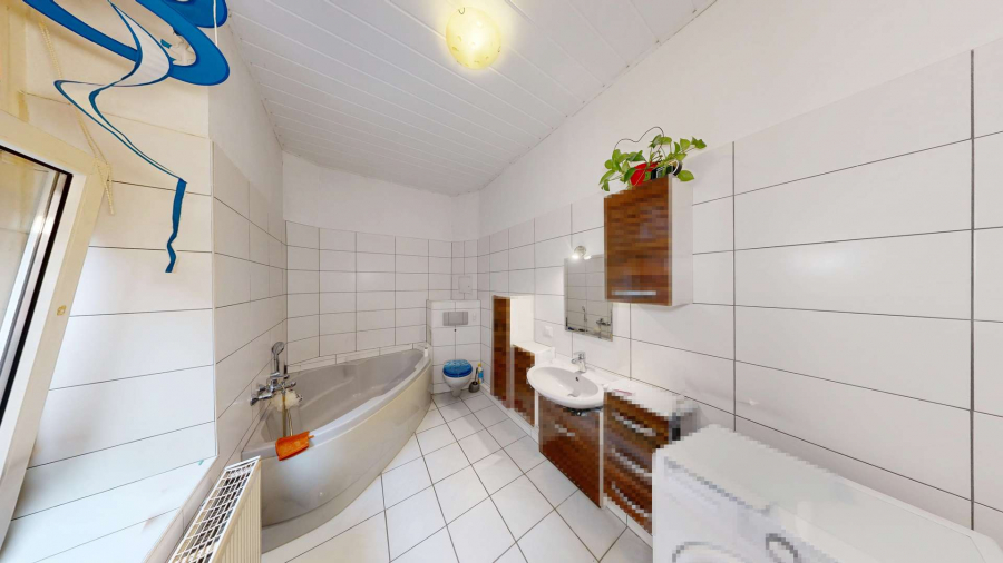Obergeschoss-rechts Badezimmer